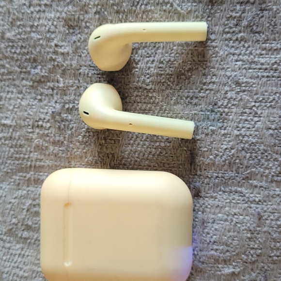 Earbuds - Picture 4 of 5